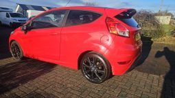 
										2015 Ford Fiesta 1.0 Zetec S Red Edition Petrol full									