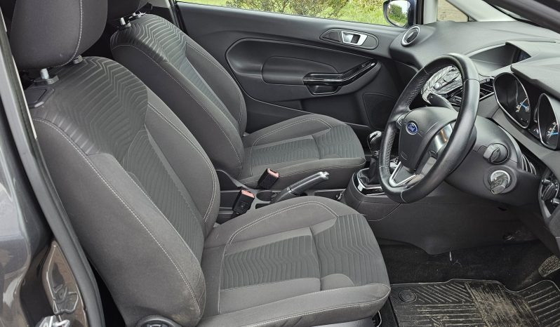 
								2015 Ford Fiesta 1.0 zetec, Petrol full									