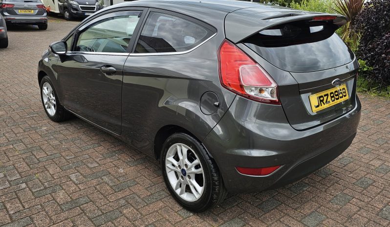 
								2015 Ford Fiesta 1.0 zetec, Petrol full									