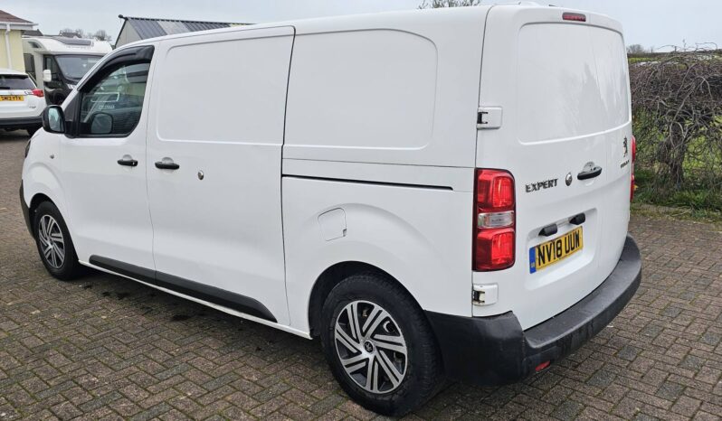 
								2018 Peugeot Expert Professional 1.6 hdi 115 bhp, 6 Speed full									